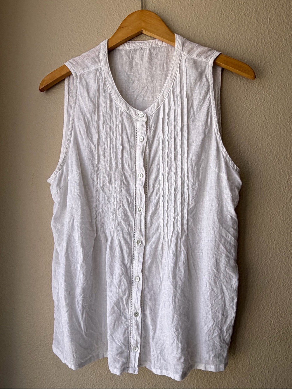 Sleeveless White Pintuck Button-Front Women's Top 100 % Linen Coastal Size M
